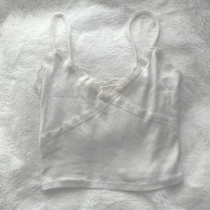 White dainty crop top🌸